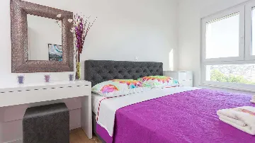 3-Bedroom Apartment with Sea-View Terrace in Okrug Gornji