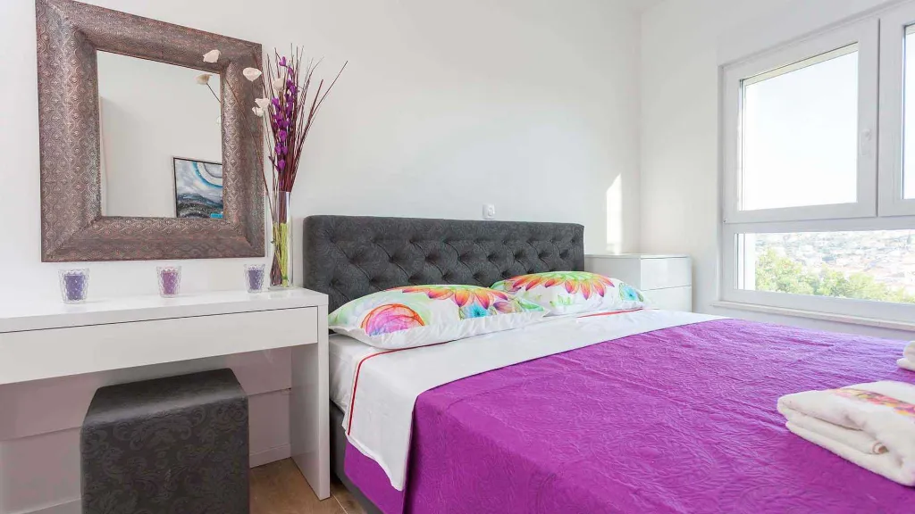 3-Bedroom Apartment with Sea-View Terrace in Okrug Gornji
