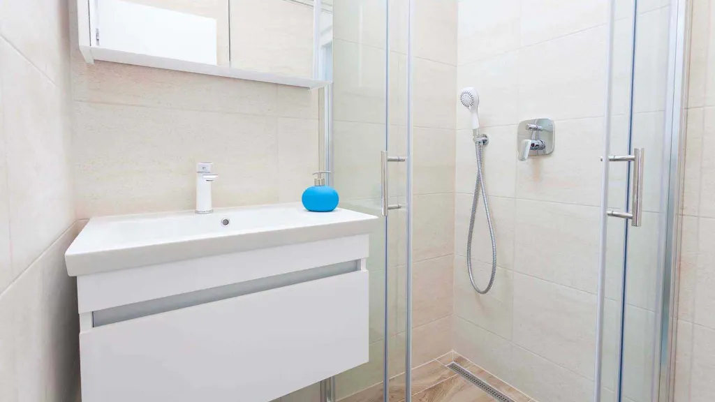 3-Bedroom Apartment with Sea-View Terrace in Okrug Gornji