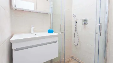 3-Bedroom Apartment with Sea-View Terrace in Okrug Gornji