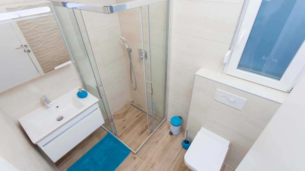 3-Bedroom Apartment with Sea-View Terrace in Okrug Gornji
