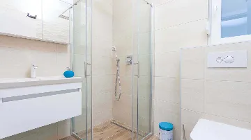 3-Bedroom Apartment with Sea-View Terrace in Okrug Gornji