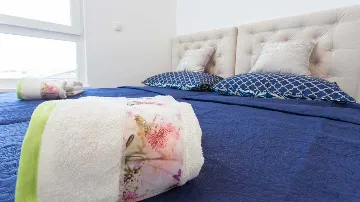 3-Bedroom Apartment with Sea-View Terrace in Okrug Gornji