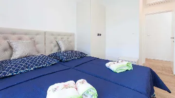 3-Bedroom Apartment with Sea-View Terrace in Okrug Gornji