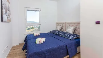 3-Bedroom Apartment with Sea-View Terrace in Okrug Gornji