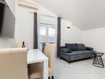 1-Bedroom Apartment in Trogir with Sea View