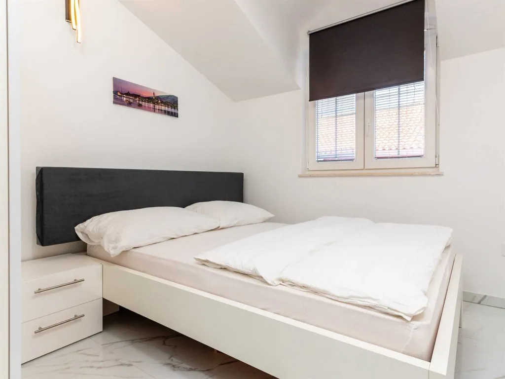 1-Bedroom Apartment in Trogir with Sea View
