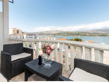 1-Bedroom Apartment in Trogir with Sea View