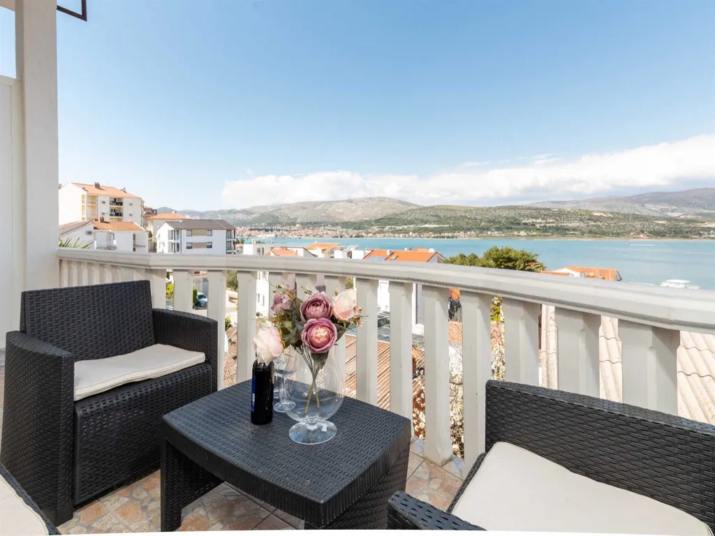 1-Bedroom Apartment in Trogir with Sea View