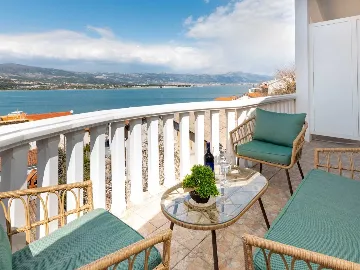 Apartment with Sea-View Balcony in Trogir