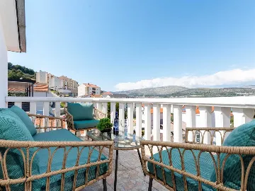 Apartment with Sea-View Balcony in Trogir
