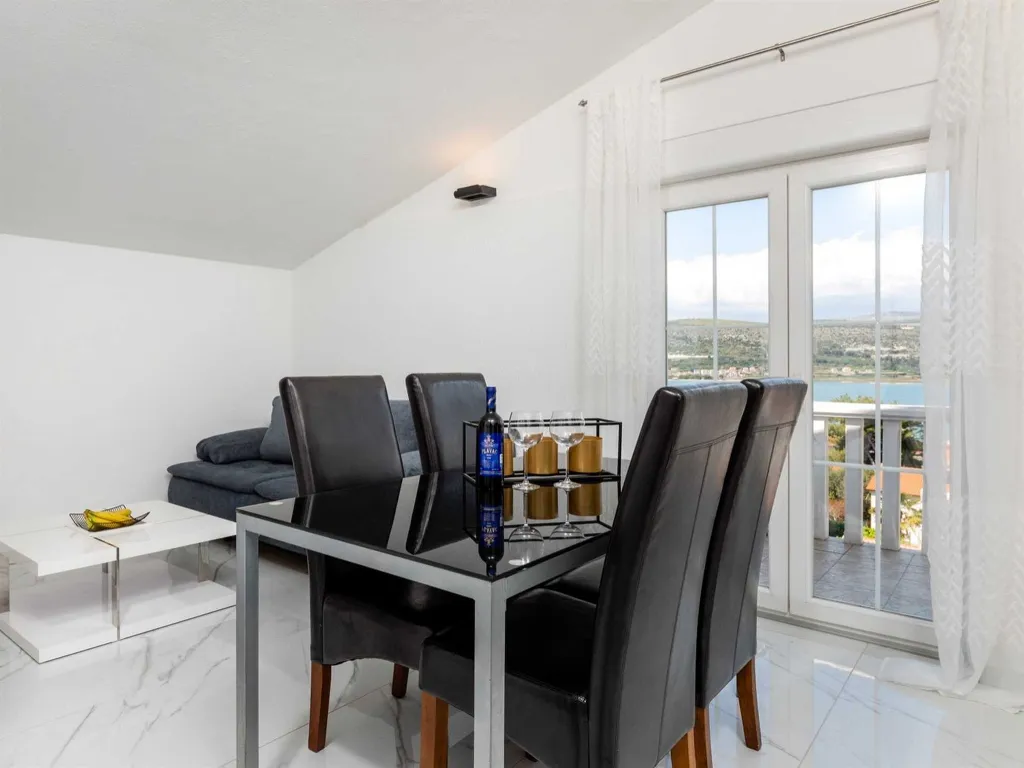 Apartment with Sea-View Balcony in Trogir