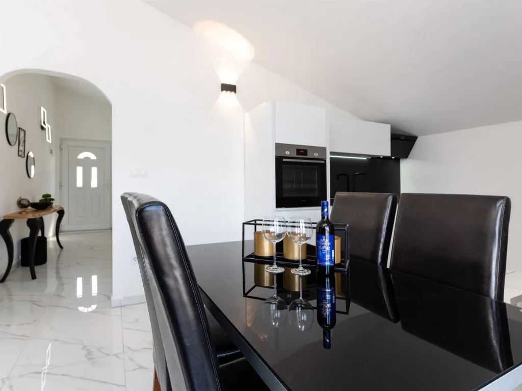 Apartment with Sea-View Balcony in Trogir