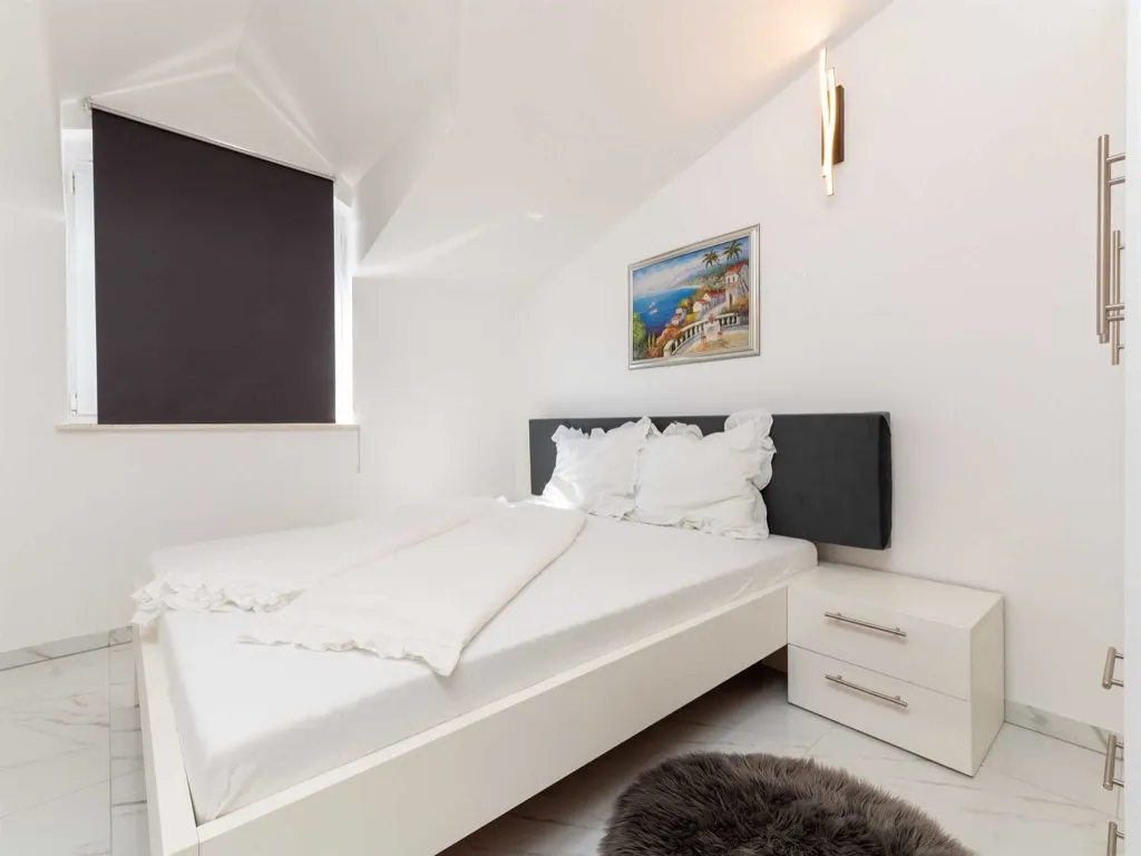 Apartment with Sea-View Balcony in Trogir