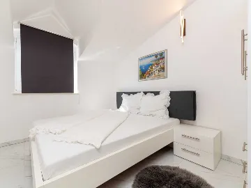 Apartment with Sea-View Balcony in Trogir