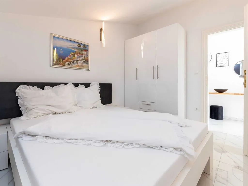 Apartment with Sea-View Balcony in Trogir