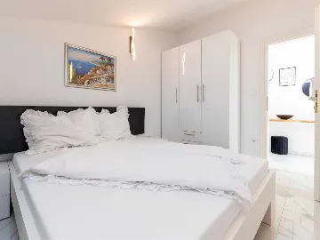 Apartment with Sea-View Balcony in Trogir