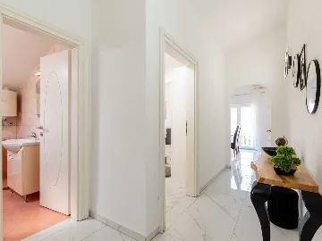 Apartment with Sea-View Balcony in Trogir