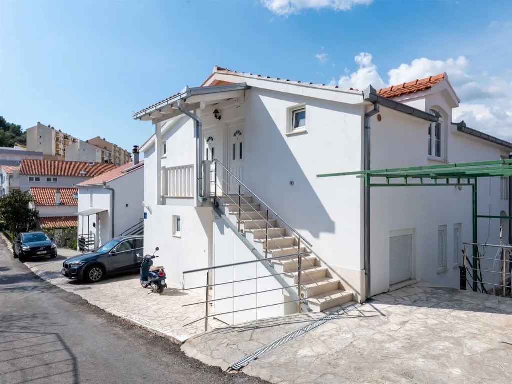 Apartment with Sea-View Balcony in Trogir