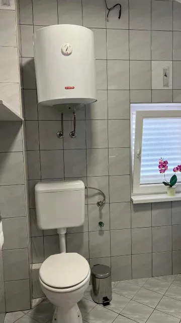 4-Bedroom Apartment in Okrug Gornji for 8 Guests