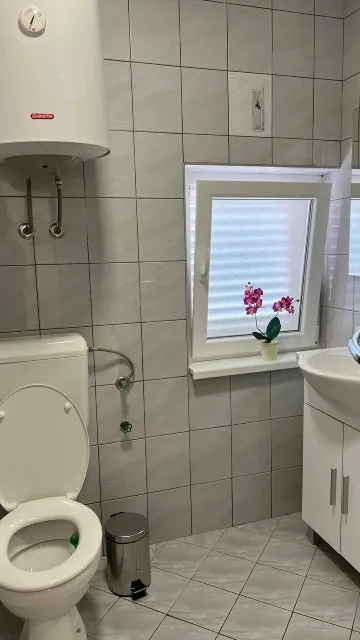 4-Bedroom Apartment in Okrug Gornji for 8 Guests