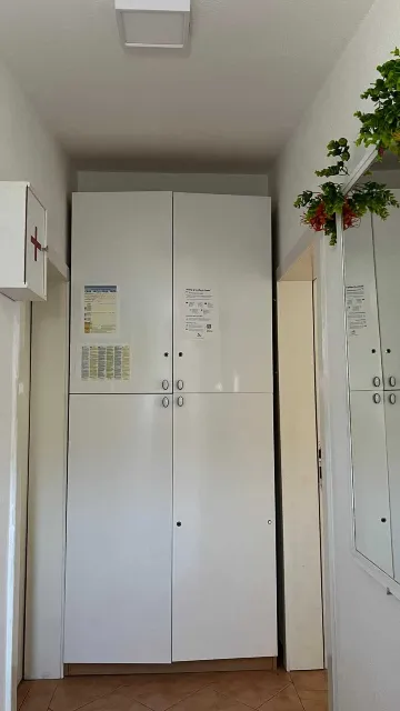 4-Bedroom Apartment in Okrug Gornji for 8 Guests