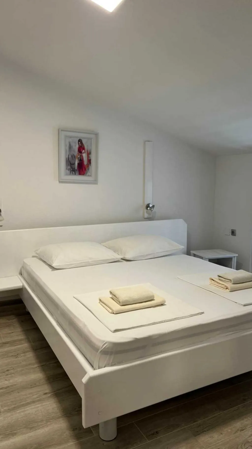 4-Bedroom Apartment in Okrug Gornji for 8 Guests