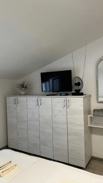 4-Bedroom Apartment in Okrug Gornji for 8 Guests