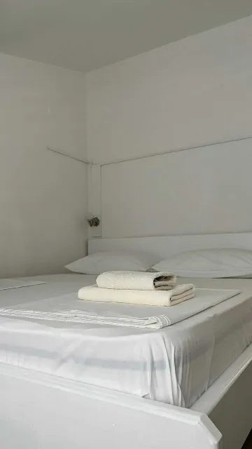 4-Bedroom Apartment in Okrug Gornji for 8 Guests