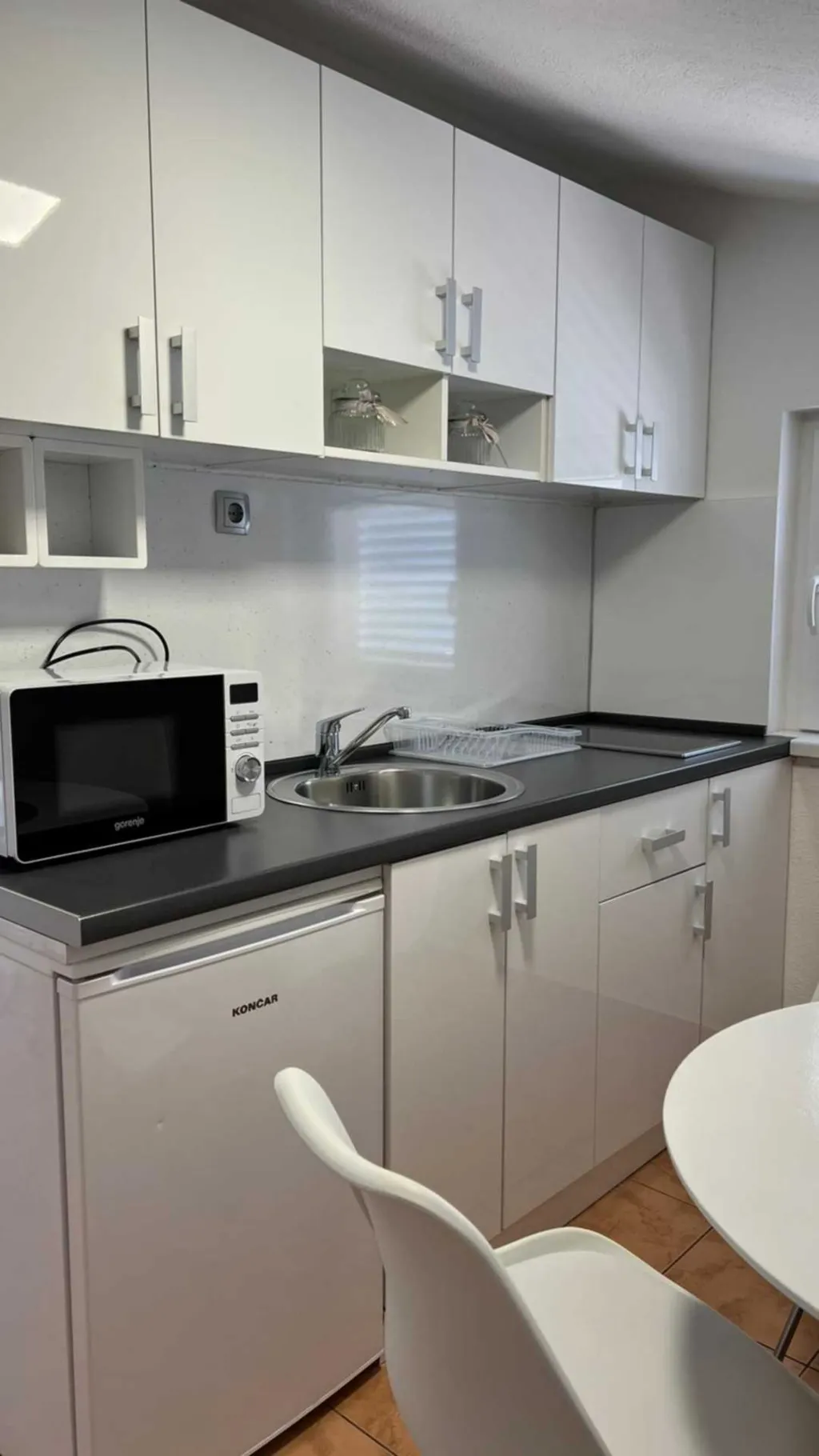 4-Bedroom Apartment in Okrug Gornji for 8 Guests