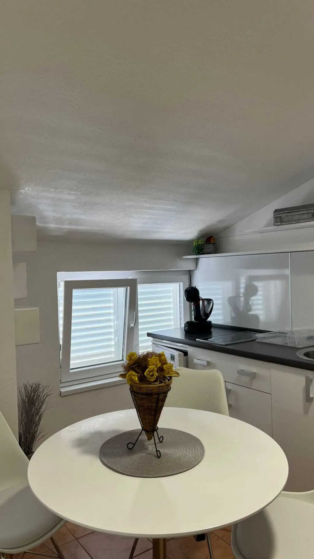 4-Bedroom Apartment in Okrug Gornji for 8 Guests