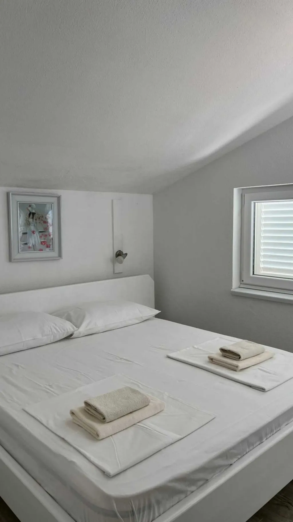 4-Bedroom Apartment in Okrug Gornji for 8 Guests