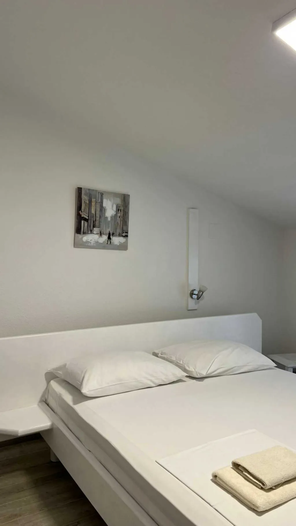4-Bedroom Apartment in Okrug Gornji for 8 Guests