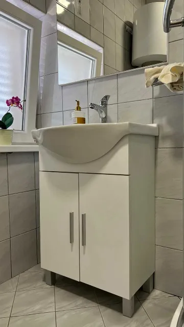 4-Bedroom Apartment in Okrug Gornji for 8 Guests