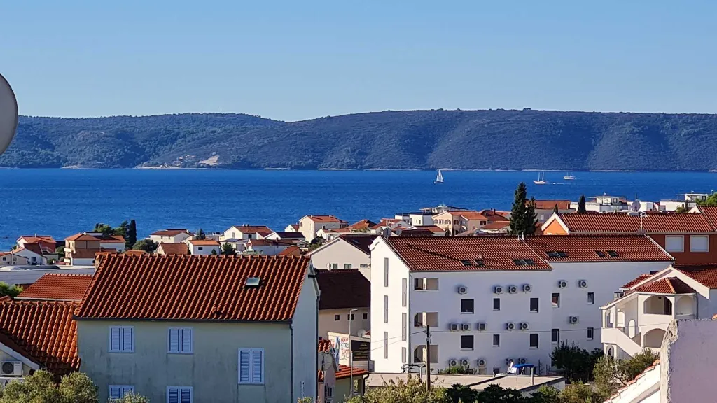 Apartment in Okrug Gornji for up to 6