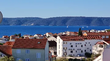 Apartment in Okrug Gornji for up to 6