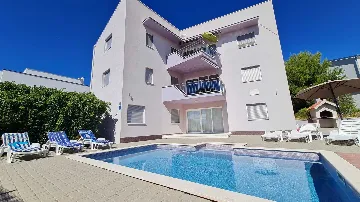 Apartment in Okrug Gornji for up to 6