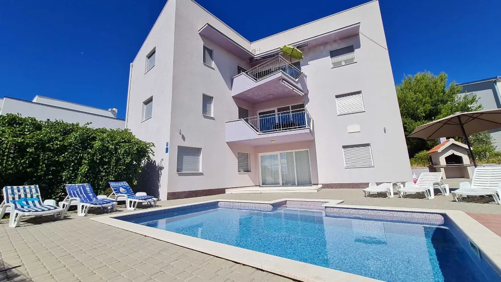 Apartment in Okrug Gornji for up to 6