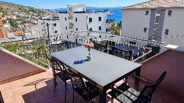 Apartment in Okrug Gornji for up to 6