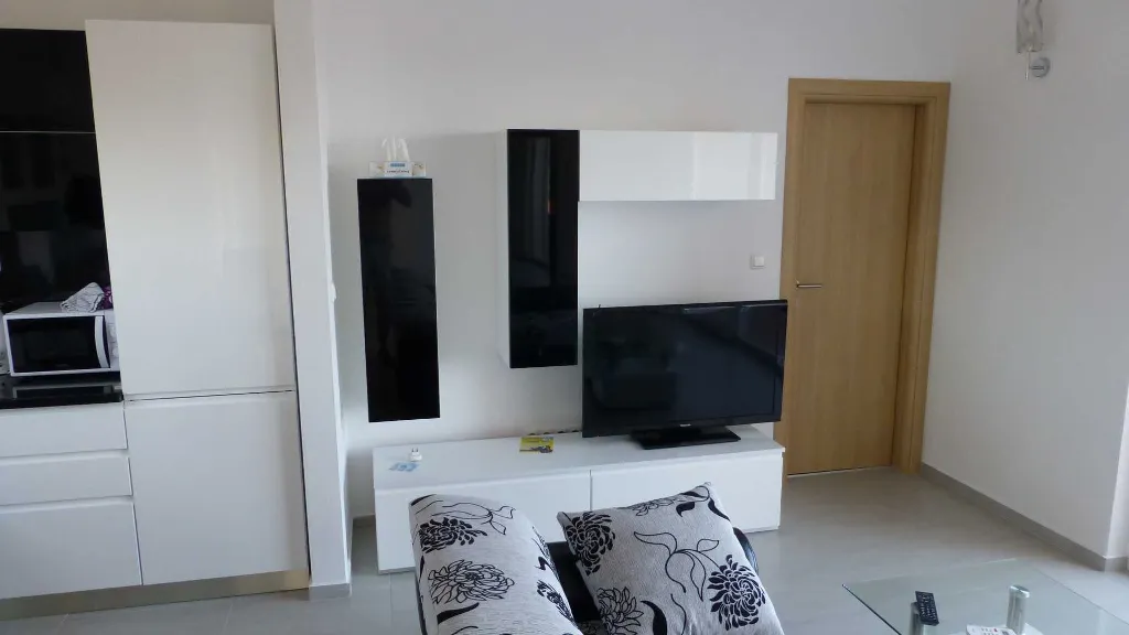 Apartment in Okrug Gornji for up to 6