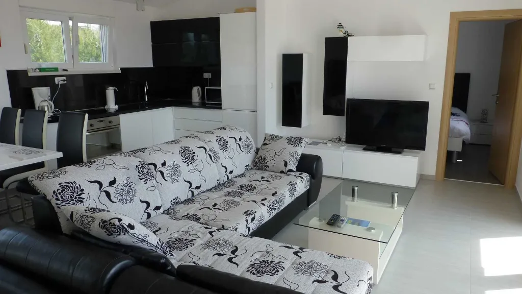 Apartment in Okrug Gornji for up to 6