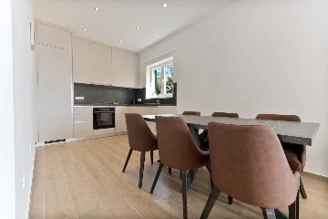 Air-Conditioned Apartment in Sevid na Moru for 6