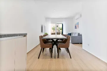 Air-Conditioned Apartment in Sevid na Moru for 6