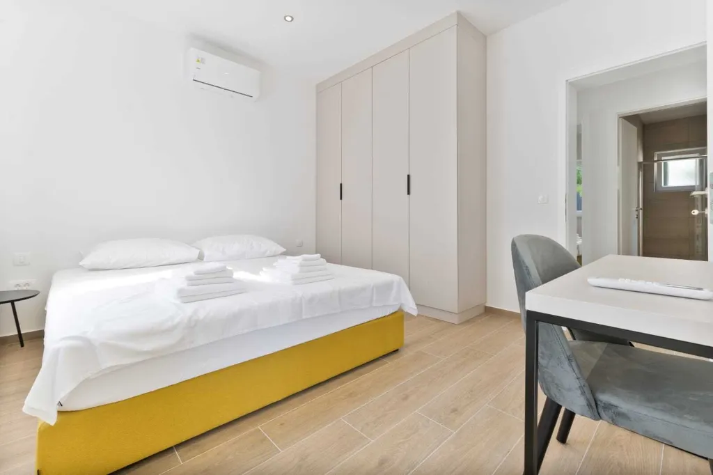 Air-Conditioned Apartment in Sevid na Moru for 6