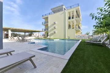 Air-Conditioned Apartment in Sevid na Moru for 6