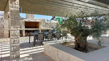 Air-Conditioned Apartment in Sevid na Moru for 6