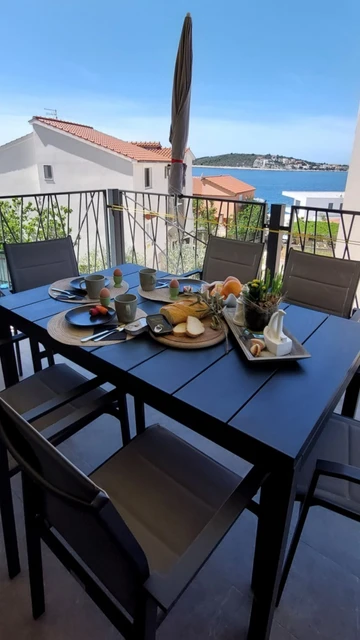 Air-Conditioned Apartment in Sevid na Moru for 6