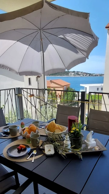 Air-Conditioned Apartment in Sevid na Moru for 6