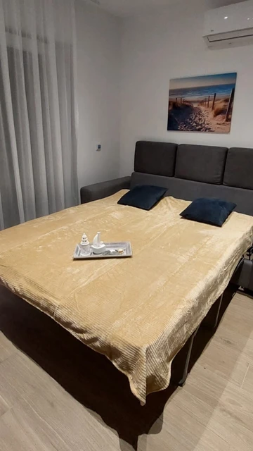 Air-Conditioned Apartment in Sevid na Moru for 6