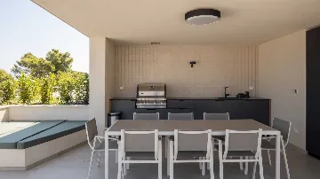 3-Bedroom Villa in Slatine for Up to 8 Guests